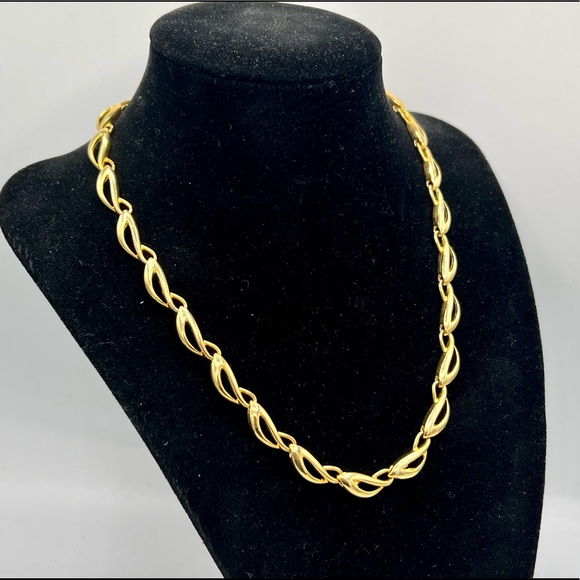Vintage gold tone link chain collar necklace - Picture 6 of 9